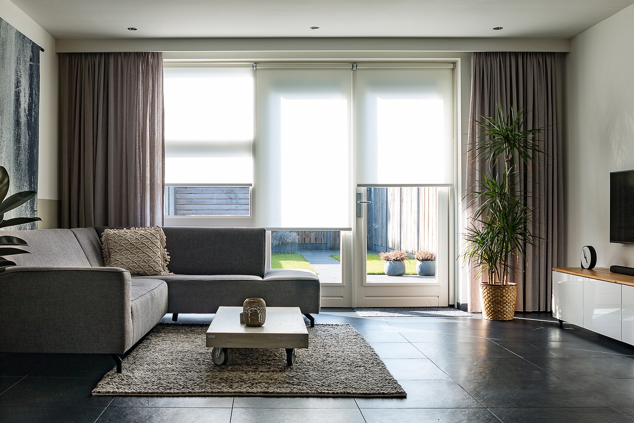 Découvrez_comment_un_store_solaire_peut_révolutionner_votre_confort_et_vos_factures furniture